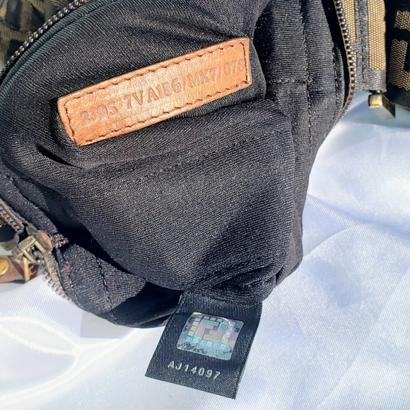 🐝SOLD FENDI ZUCCA MESSENGER CROSSBODY BAG🐝 - Picture 12 of 13